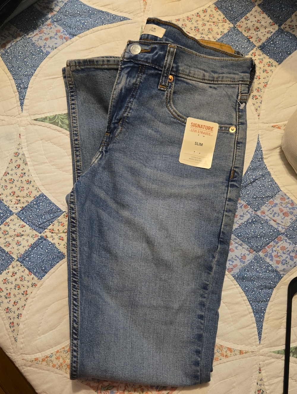 Levi's Slim Women's Light Wash Blue Jeans